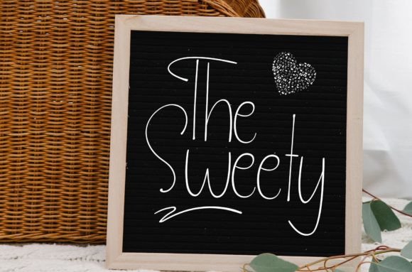 The Sweety: A Handwritten Font for Editorial Design